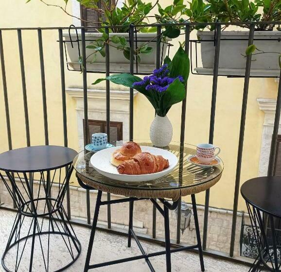 غرفة ديلوكس مزودة بشرفة, 42 Zanardelli B&b