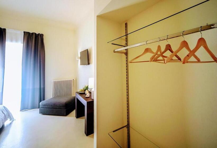 غرفة ديلوكس ثلاثية, 42 Zanardelli B&b