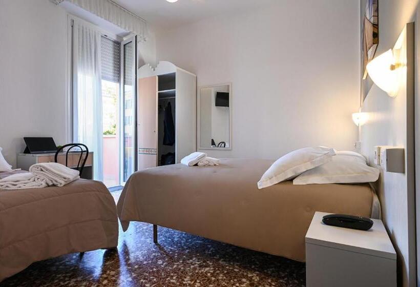 חדר סטנדרט לארבעה, Amadei Hotel Blumen