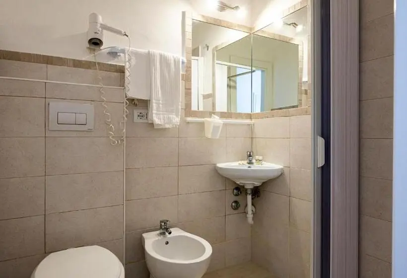 اتاق استاندارد چهار تخته, Amadei Hotel Blumen