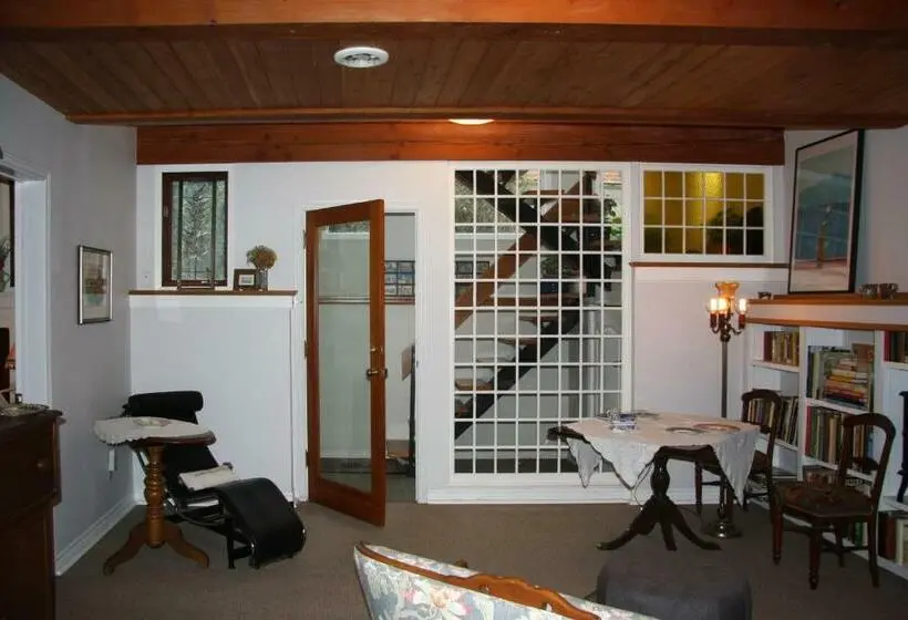 スイート(家族用), 2 Moon Cottage