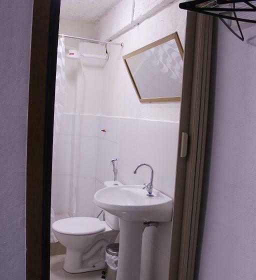 سوییت, Central Hostel