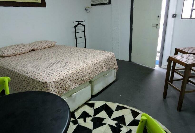 سوییت, Central Hostel