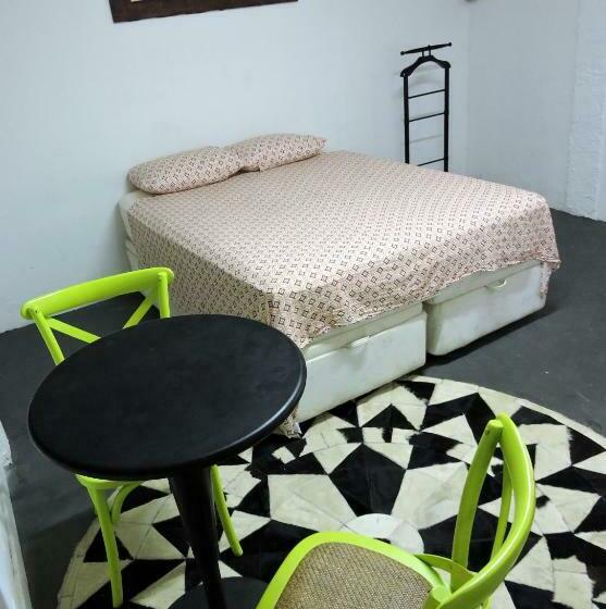 سوییت, Central Hostel