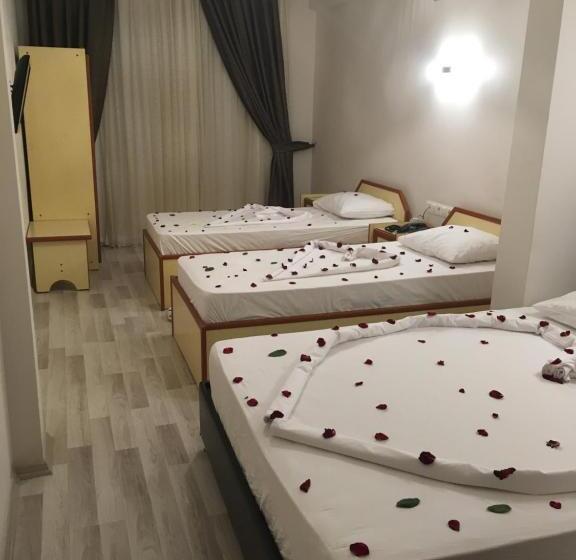 标准三人间, Dostlar