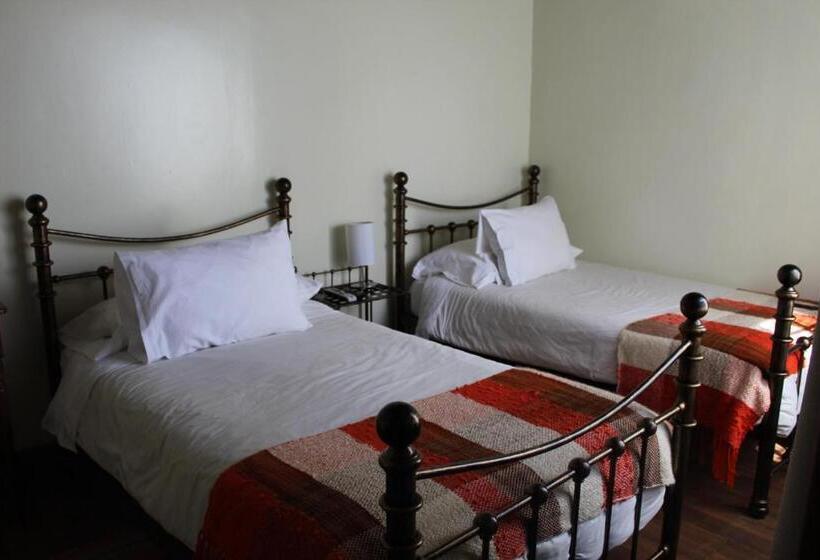 スタンダードルーム, Hoja De Parra