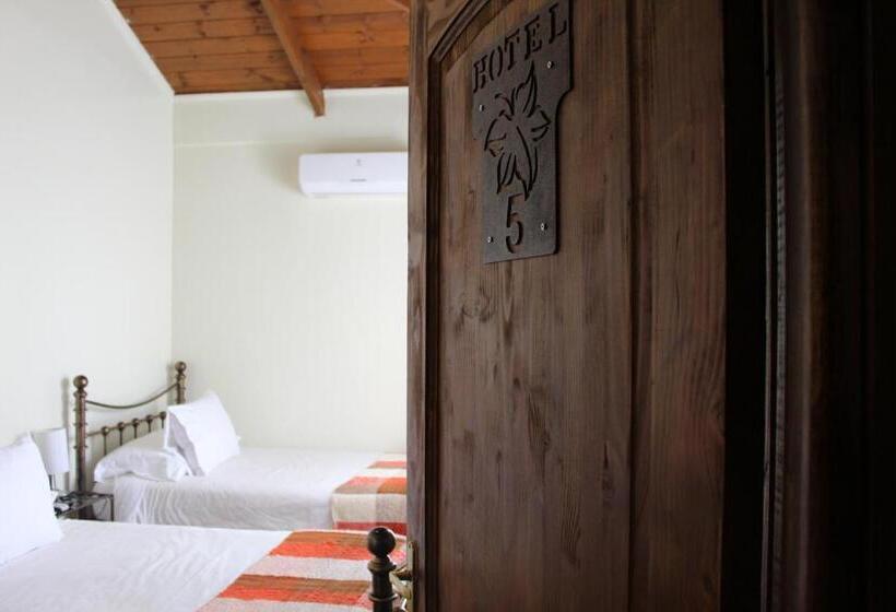 スタンダードルーム, Hoja De Parra