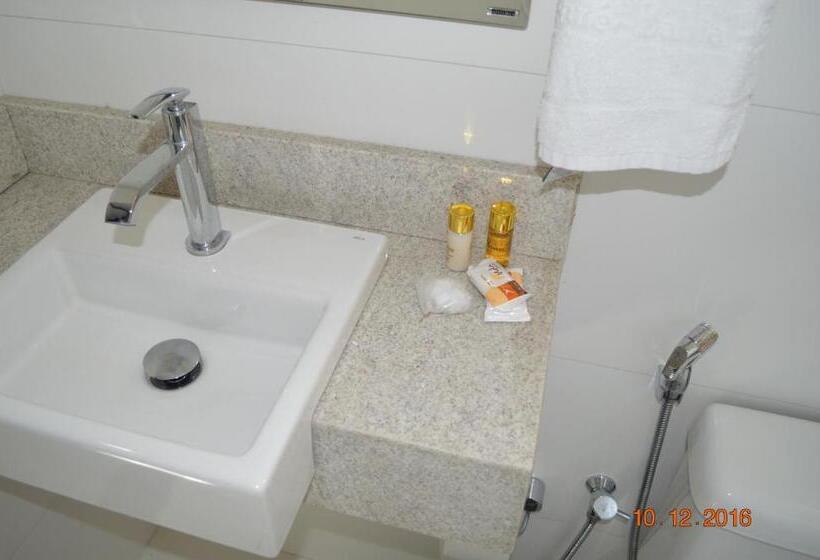 غرفة قياسية ثلاثية, Master