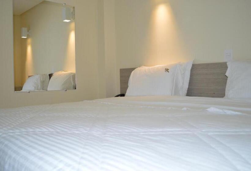 غرفة قياسية ثلاثية, Master