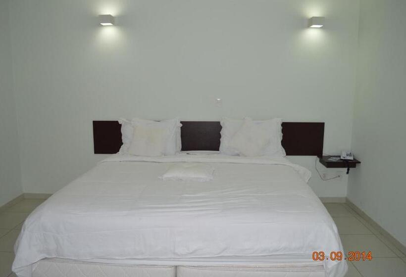 غرفة قياسية ثلاثية, Master