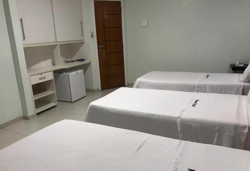 غرفة قياسية ثلاثية, Master