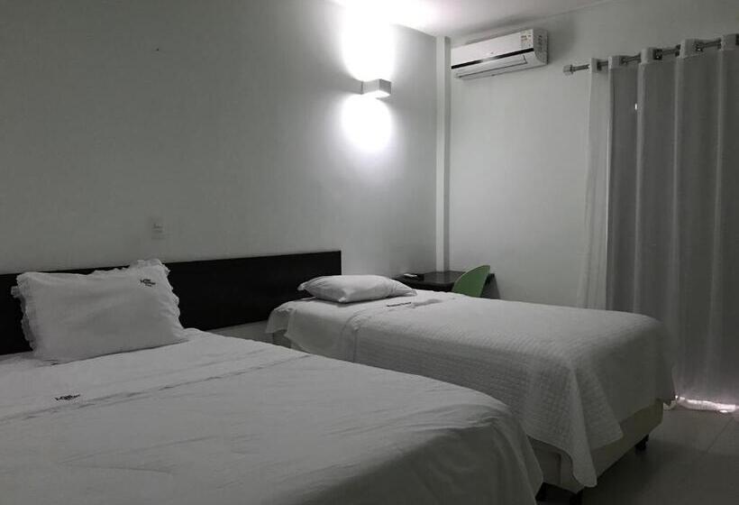 غرفة قياسية ثلاثية, Master