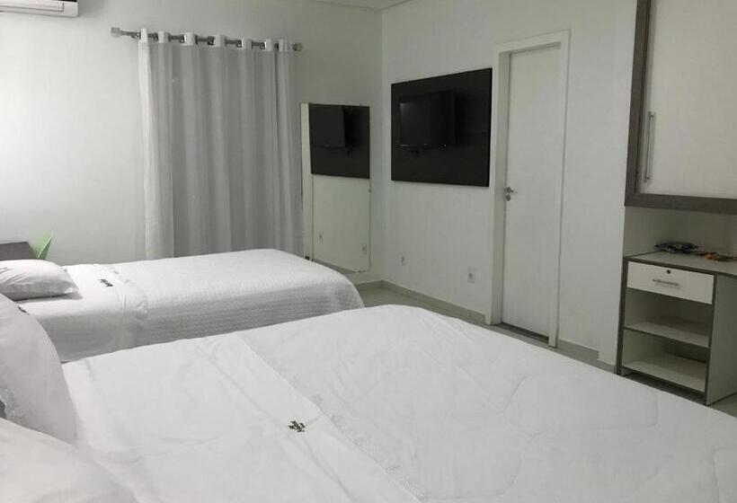 غرفة قياسية ثلاثية, Master