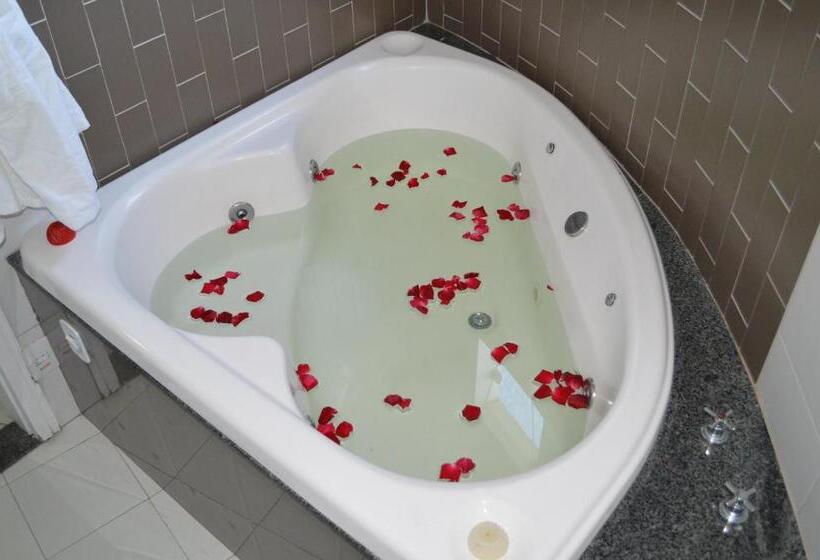 جناح سوبيريور, Master