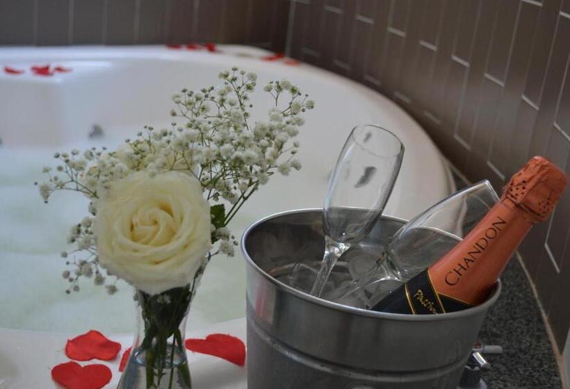 جناح سوبيريور, Master