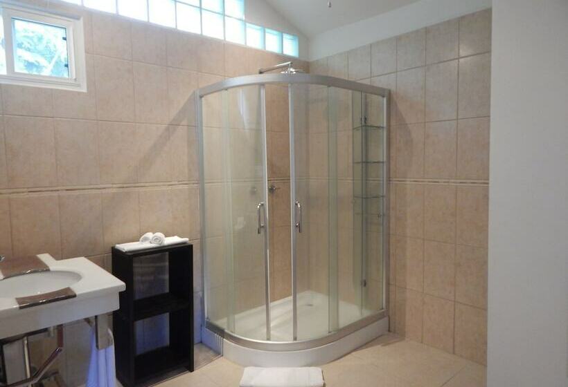 بانگلوی لوکس, Coffee Estate Inn