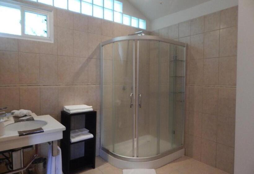 بانگلوی لوکس, Coffee Estate Inn