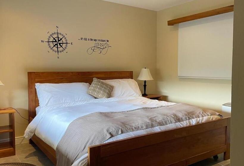 بانگلوی لوکس, Coffee Estate Inn