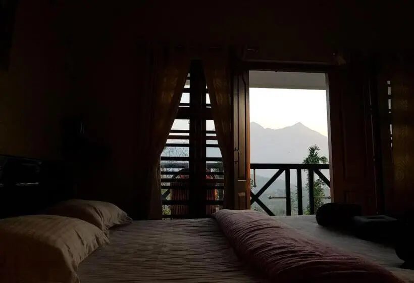 デラックスルーム, Woodrose Resort