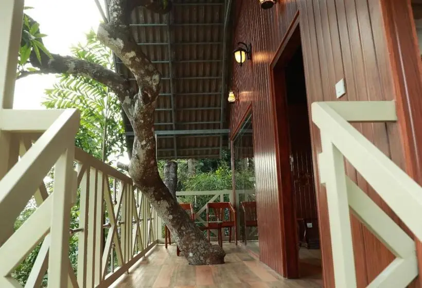 バルコニー付きスタンダードルーム, Woodrose Resort