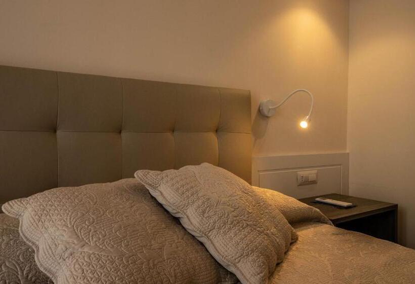 اتاق لوکس با بالکن, Residenza Eleonora