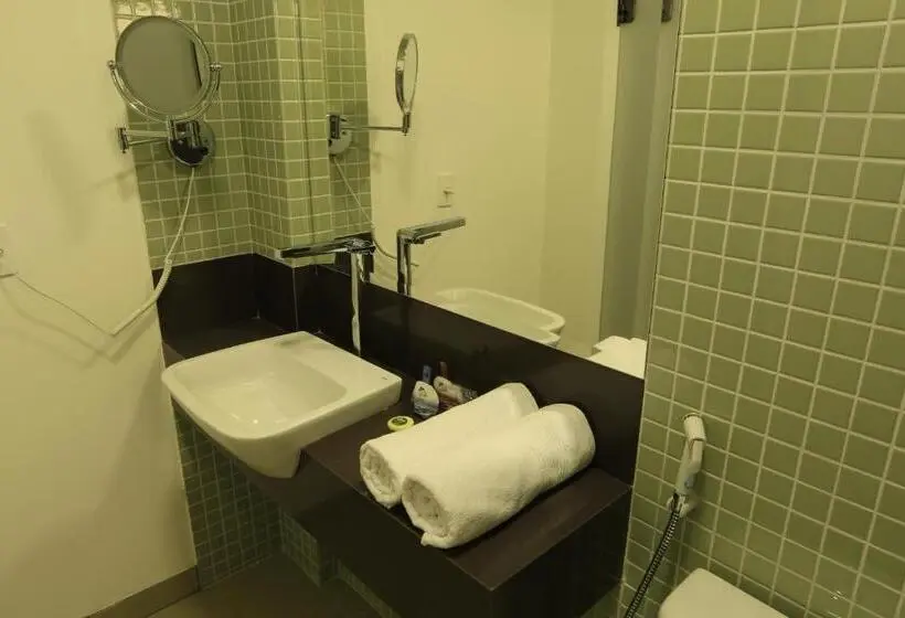 Deluxe Zimmer, Brii