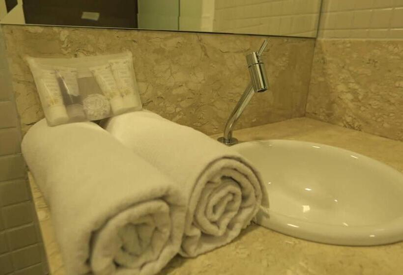 デラックスルーム, Brii