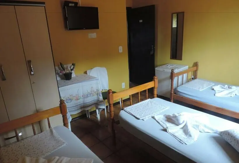 Economy Triple Room, Cheri Ami