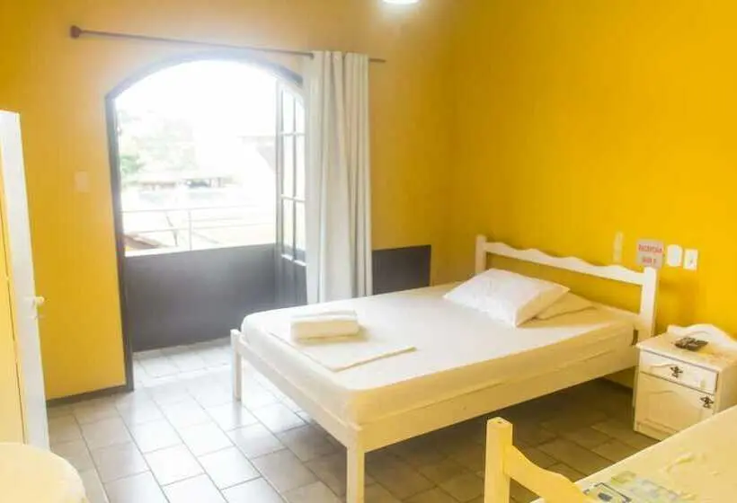 Economy Triple Room, Cheri Ami