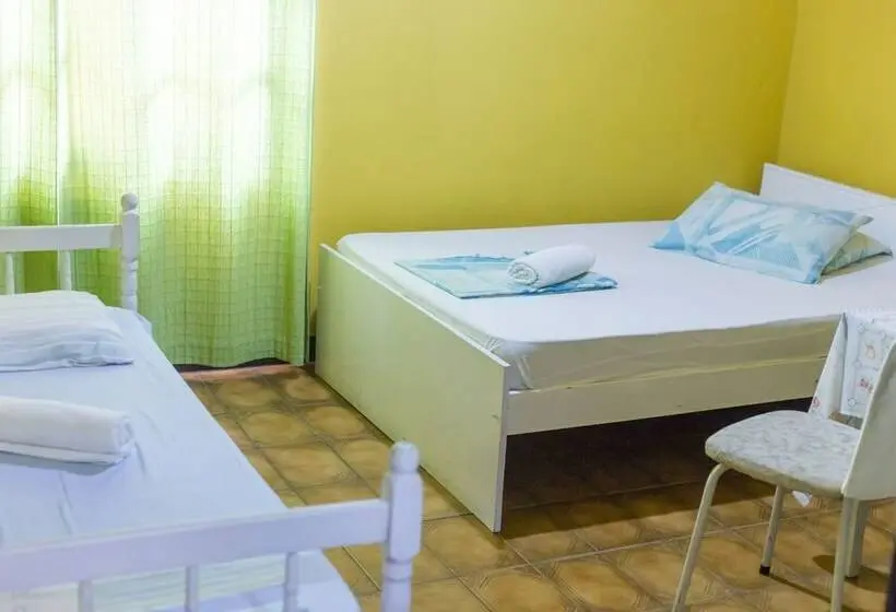 Economy Triple Room, Cheri Ami