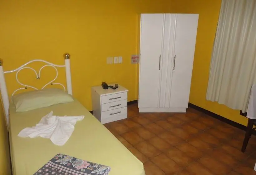 Economy Yhden Hengen Huone, Cheri Ami