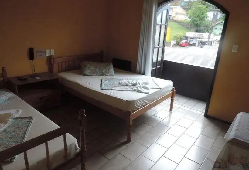 Standard Yhden Hengen Huone, Cheri Ami