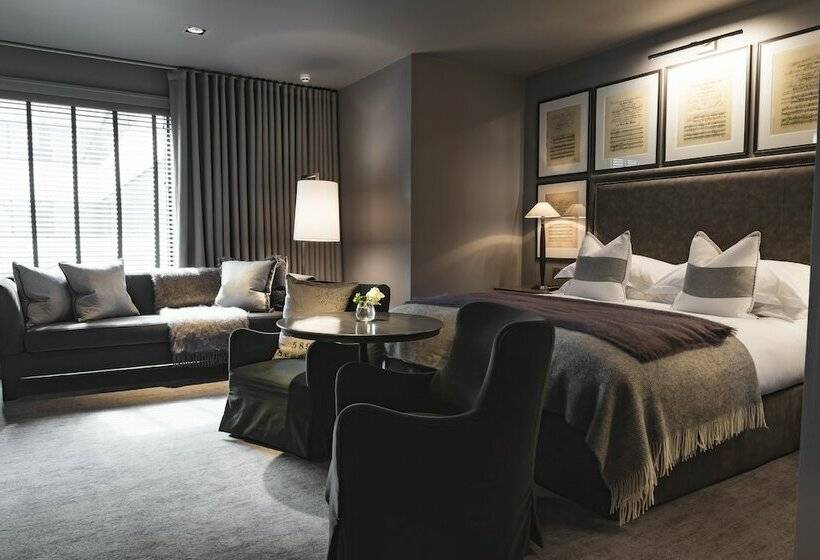 Номер Executive, Dakota Leeds