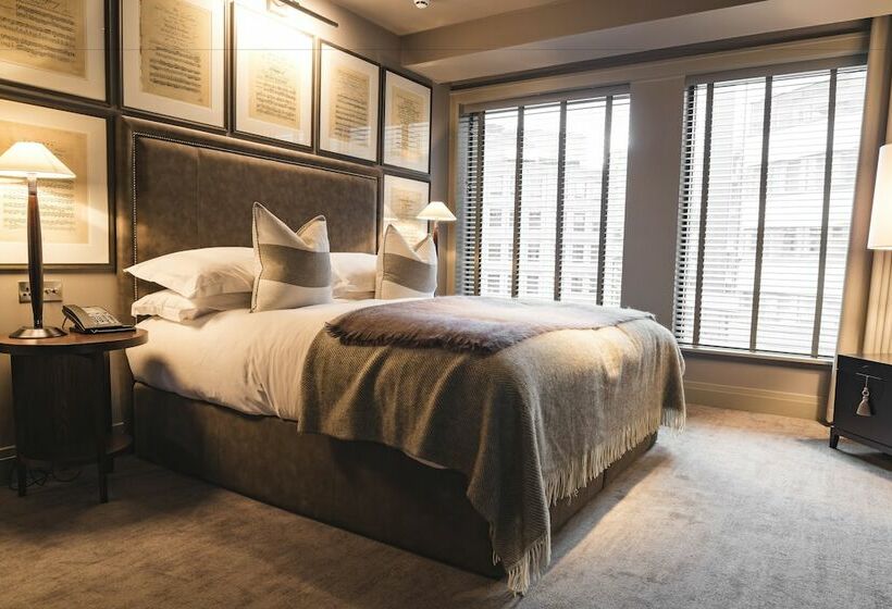 Люкс, Dakota Leeds