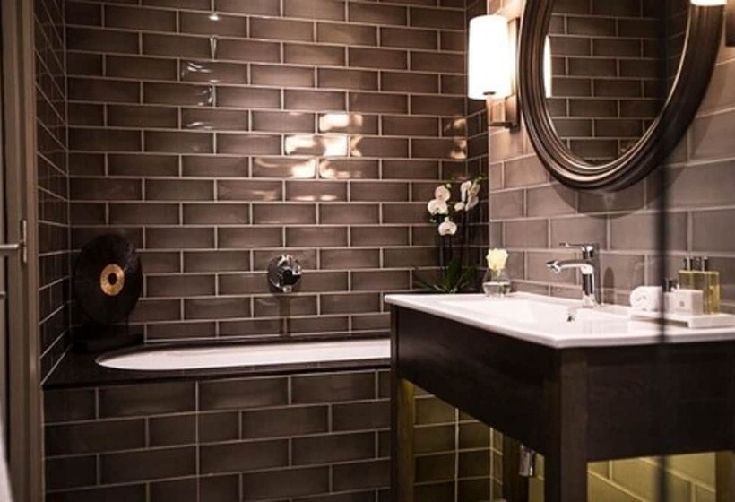 Люкс, Dakota Leeds