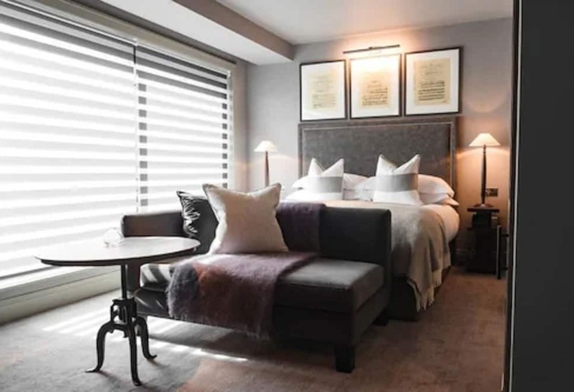 Классический Номер, Dakota Leeds