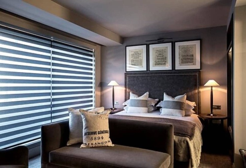 Классический Номер, Dakota Leeds