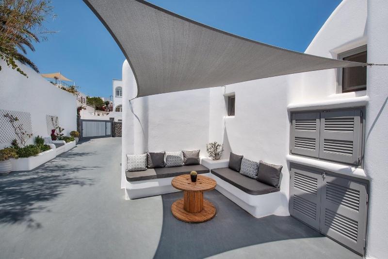 Люкс, Dakota Leeds