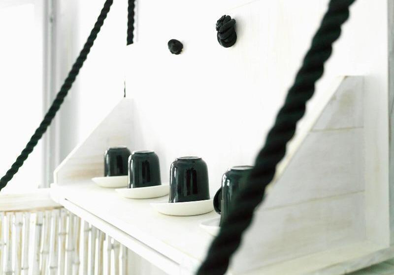 Люкс, Dakota Leeds