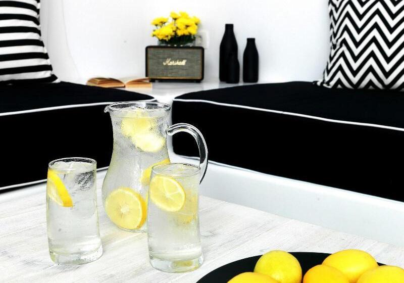 Люкс, Dakota Leeds