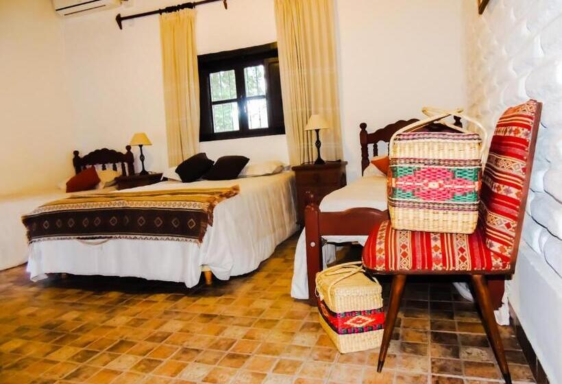 四人高级间, Hostal Tierra De Vinos