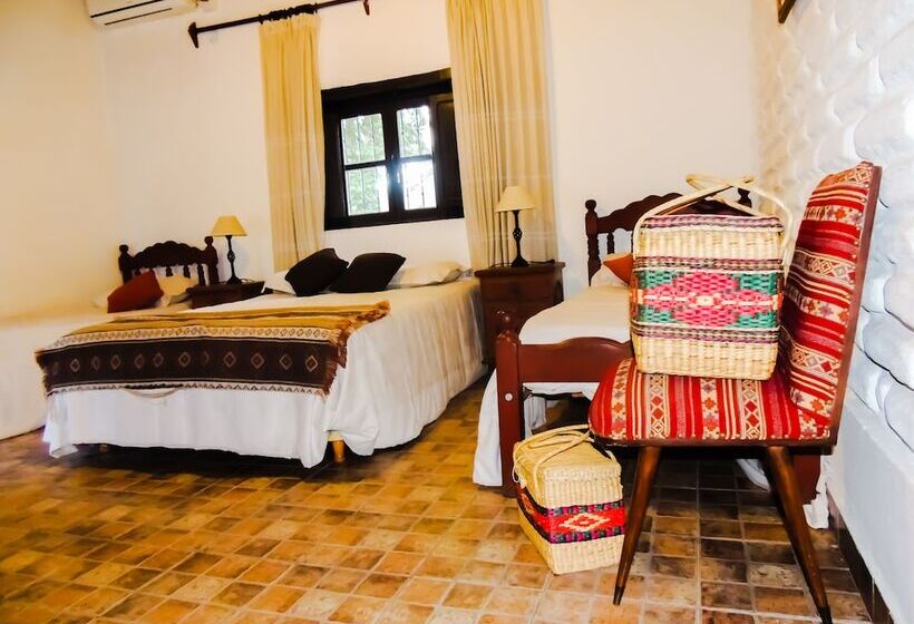 Номер Стандарт Трехместный, Hostal Tierra De Vinos