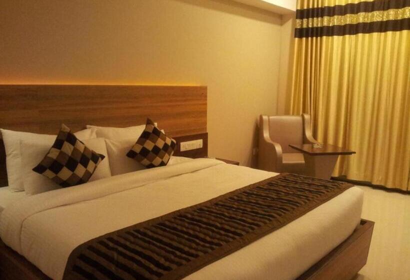 デラックスルーム, La Capitol