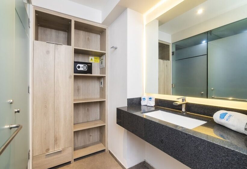 غرفة قياسية ثلاثية, Nube