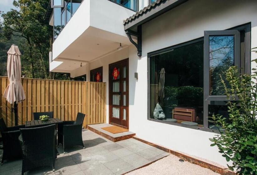 Kertre Néző Standard Bungalow, Pin Cheng