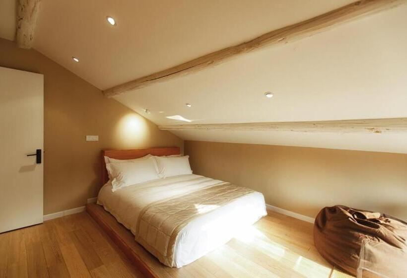 Kertre Néző Standard Bungalow, Pin Cheng