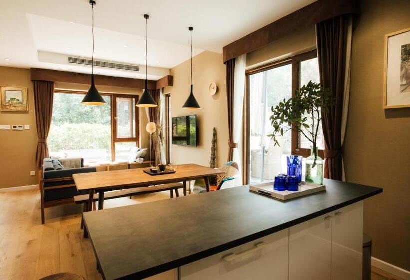 Kertre Néző Standard Bungalow, Pin Cheng