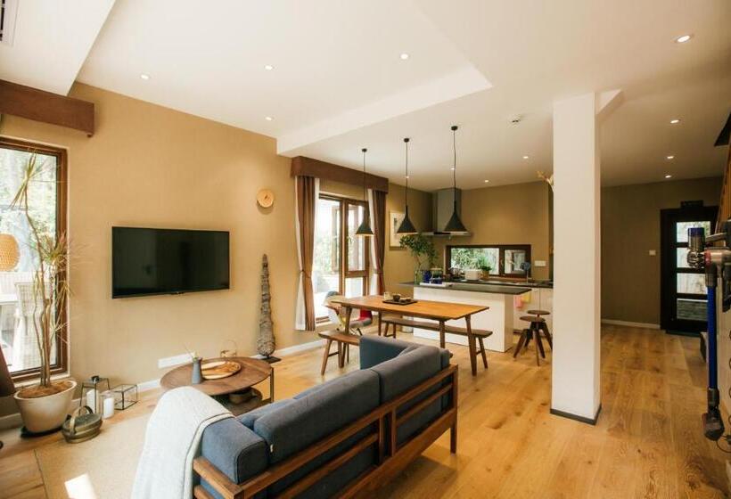 Kertre Néző Standard Bungalow, Pin Cheng