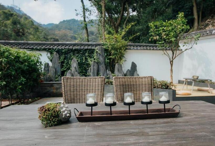 Kertre Néző Standard Bungalow, Pin Cheng