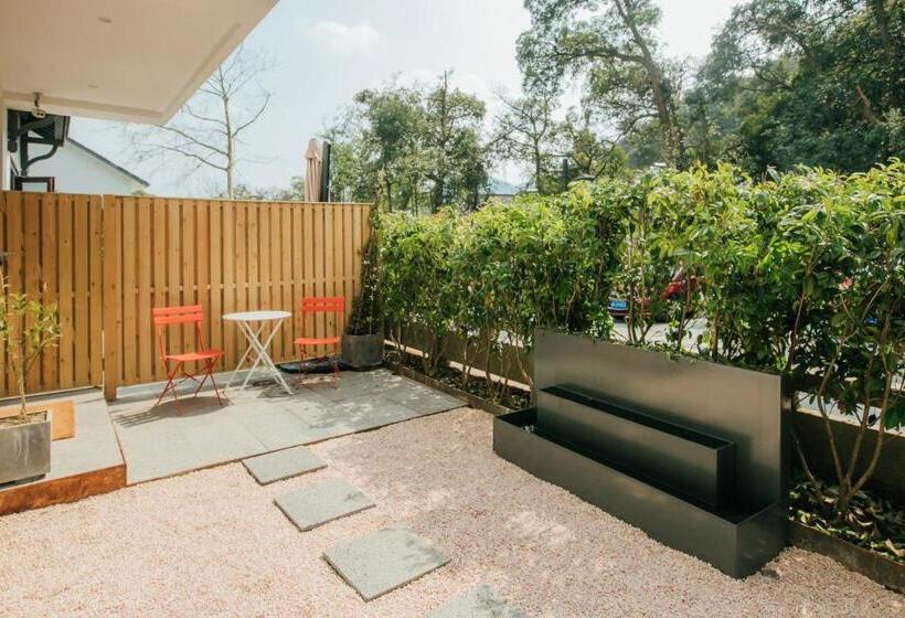 Kertre Néző Standard Bungalow, Pin Cheng